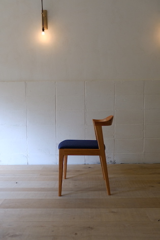 ダイニングチェア  halfmoon01